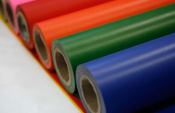 plásticos coloridos