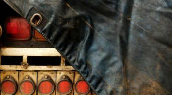 lona de caminhão usada e suja