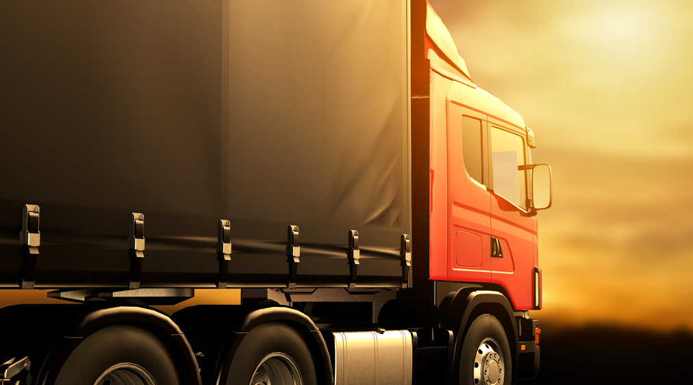 foto de caminhão com lona locomotiva